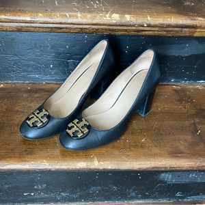 Tory Burch Black Leather Round Toe Pumps 7.5